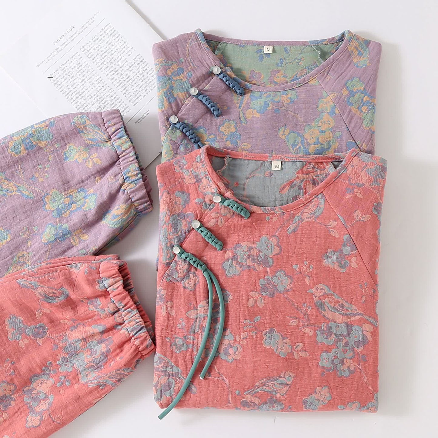 Pyjama-Set aus Baumwolle mit Blumenmuster, Vogel und Frosch