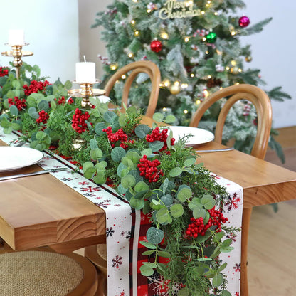 Weihnachtsschmuck aus Kiefernholz mit künstlichem Grün