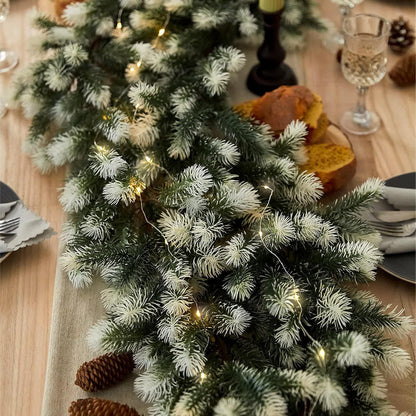Weihnachtsgirlande mit Tannennadeln und Farbverlauf
