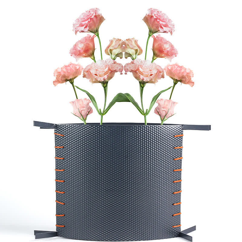 Kreative flache Vase mit Ledernähten