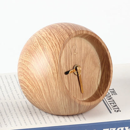 Kreatives Uhr-Ornament mit Holzmaserung