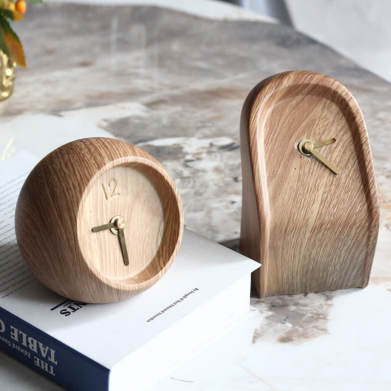 Kreatives Uhr-Ornament mit Holzmaserung