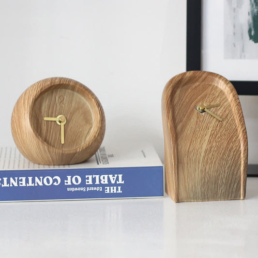 Kreatives Uhr-Ornament mit Holzmaserung
