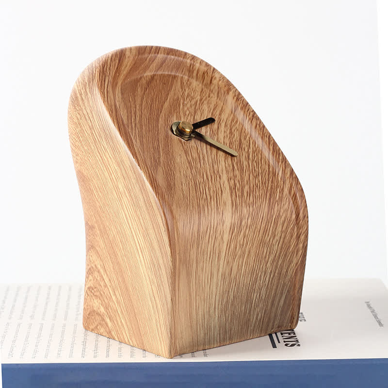 Kreatives Uhr-Ornament mit Holzmaserung