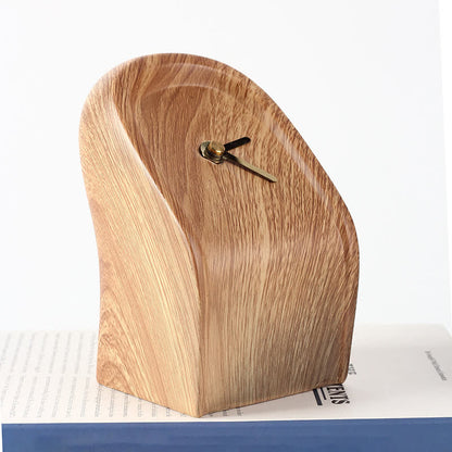 Kreatives Uhr-Ornament mit Holzmaserung