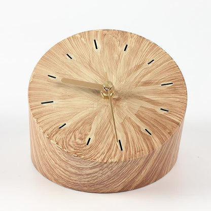 Kreatives Uhr-Ornament mit Holzmaserung