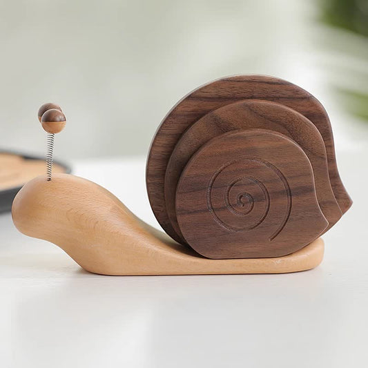 Kreativer Untersetzer in Schneckenform aus Massivholz