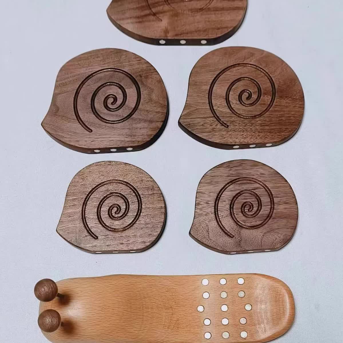 Kreativer Untersetzer in Schneckenform aus Massivholz