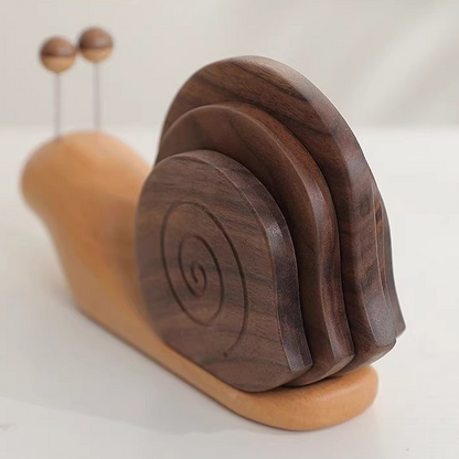 Kreativer Untersetzer in Schneckenform aus Massivholz