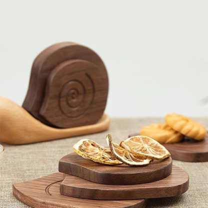 Kreativer Untersetzer in Schneckenform aus Massivholz
