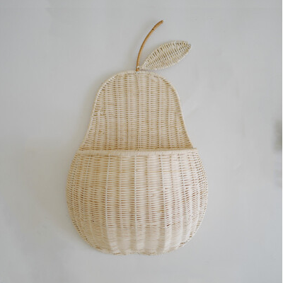 Wandkorb aus geflochtenem Rattan in Obstform