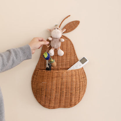 Wandkorb aus geflochtenem Rattan in Obstform