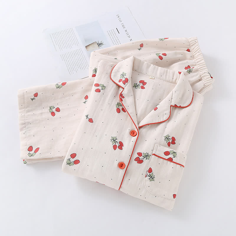 Erdbeer-Pyjama-Set aus Baumwollgaze