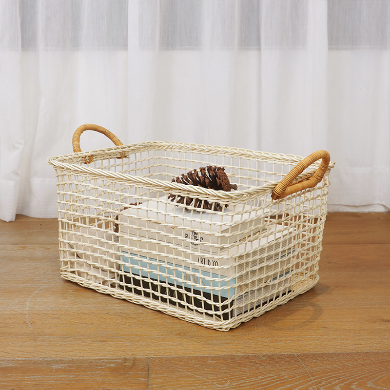 Aufbewahrungskorb aus geflochtenem Rattan mit hohlem Griff