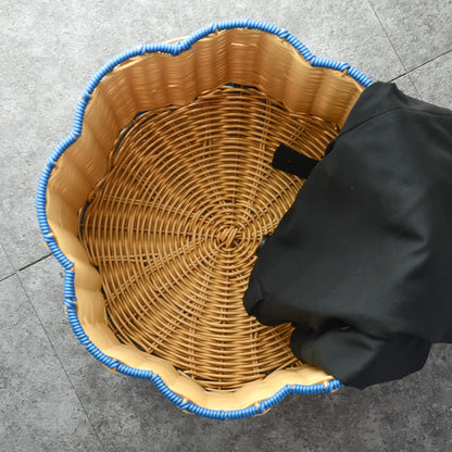 Handgefertigter einfacher Aufbewahrungskorb aus Rattan