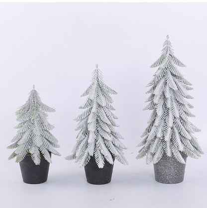 Schnee-Weihnachtsbaum als Topfdekoration für Zuhause