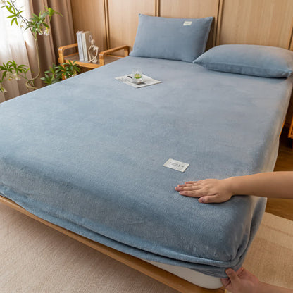 Einfarbiges Spannbettlaken aus weichem Flanell