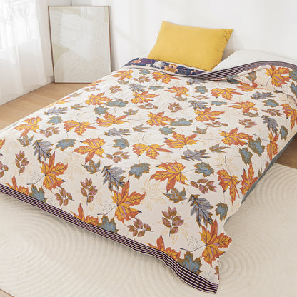 Atmungsaktive Decke aus Baumwollgaze mit Ahornblatt