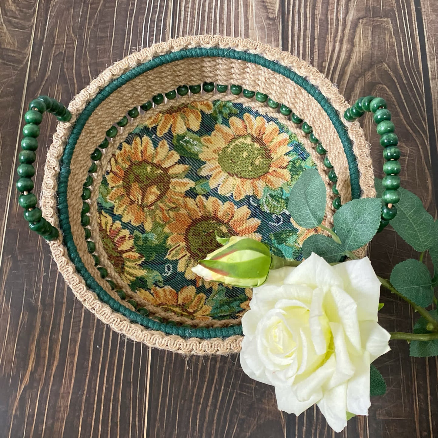 Handgemachter Tisch-Aufbewahrungskorb mit Sonnenblumenmotiv