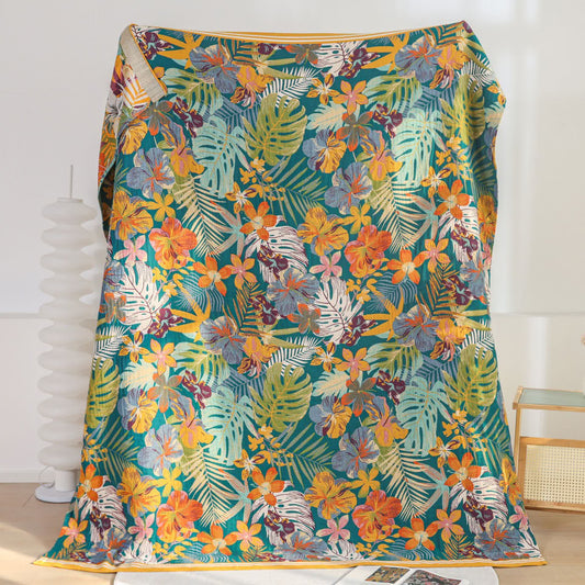 Bunte Baumwollgazedecke mit Blumenblättern