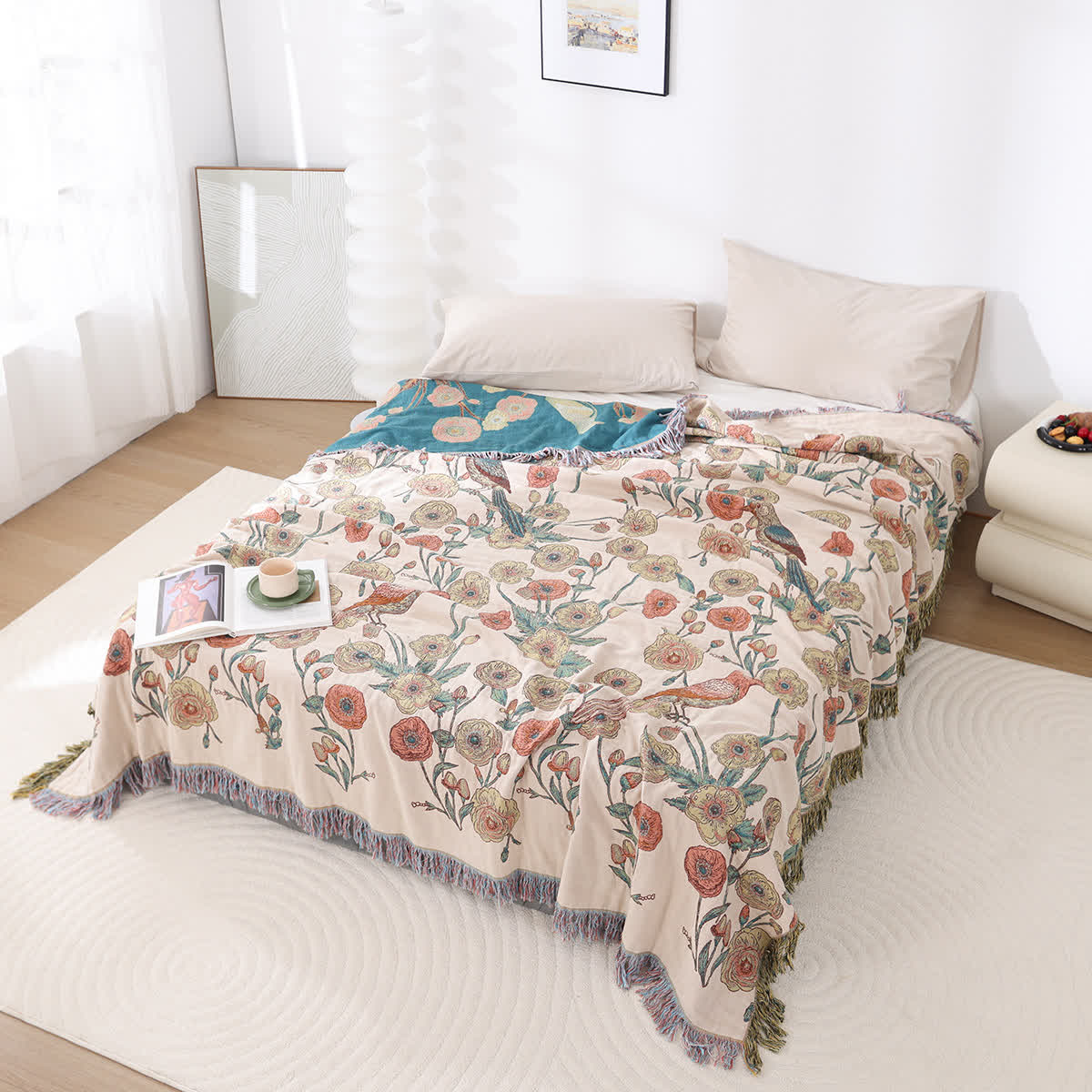 Leichte Steppdecke aus Baumwollgaze mit Blumenmuster und Vögeln