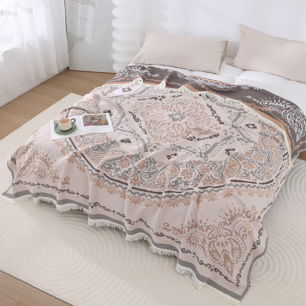 Leichte Baumwollgazedecke mit Quasten und Paisleymuster