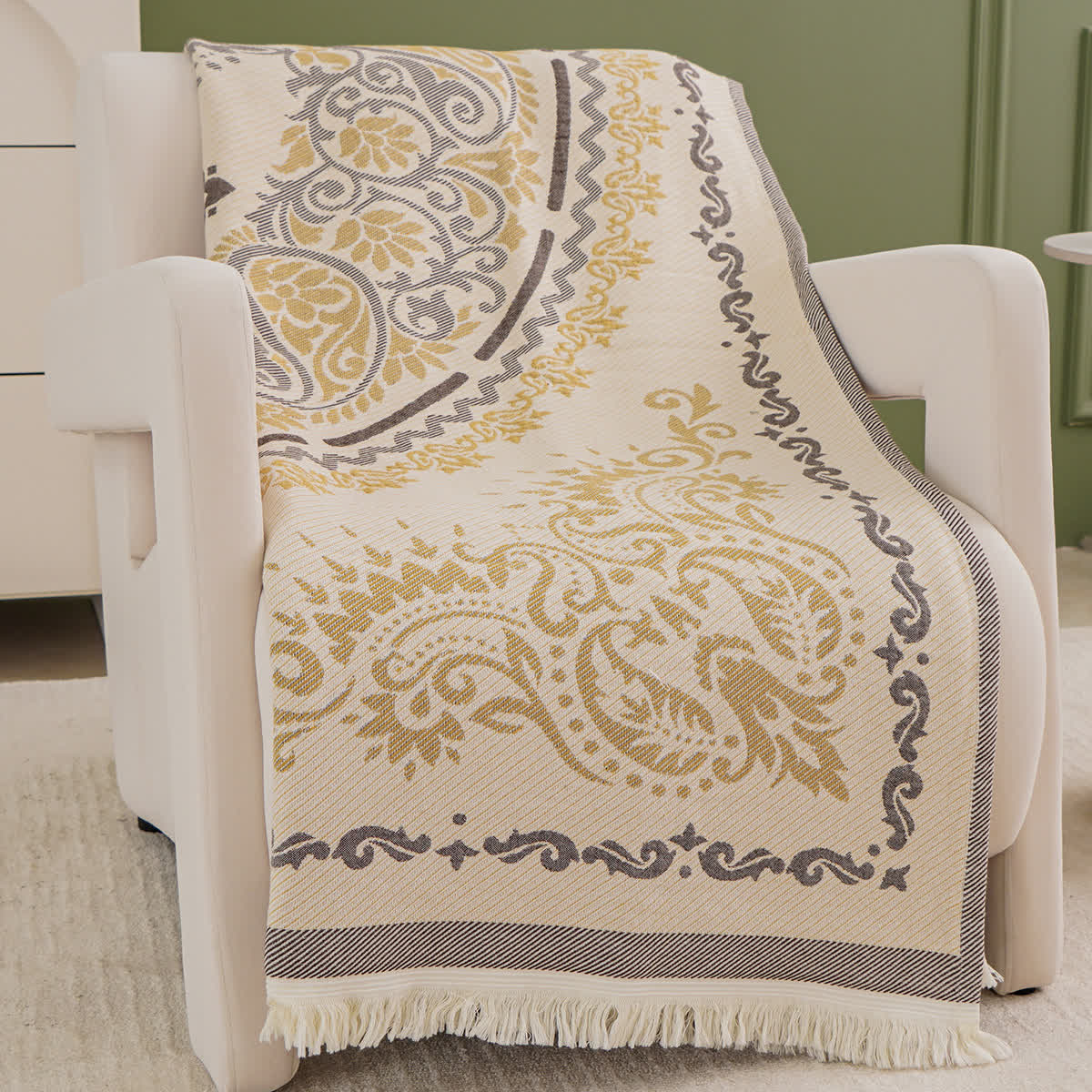 Leichte Steppdecke aus Baumwollgaze mit Quasten und Paisleymuster