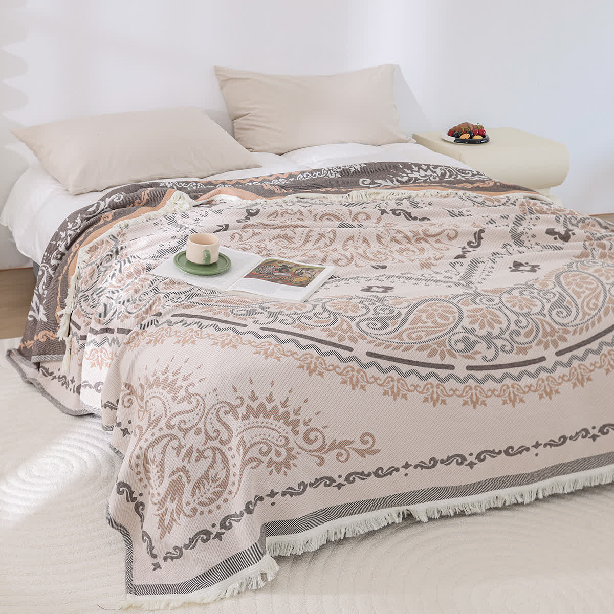 Leichte Baumwollgazedecke mit Quasten und Paisleymuster