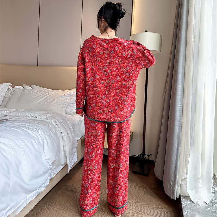 Pyjama-Set aus Baumwolle mit Froschknopf und Rose in Übergröße