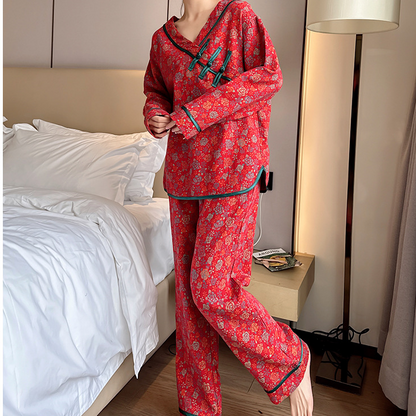Pyjama-Set aus Baumwolle mit Froschknopf und Rose in Übergröße