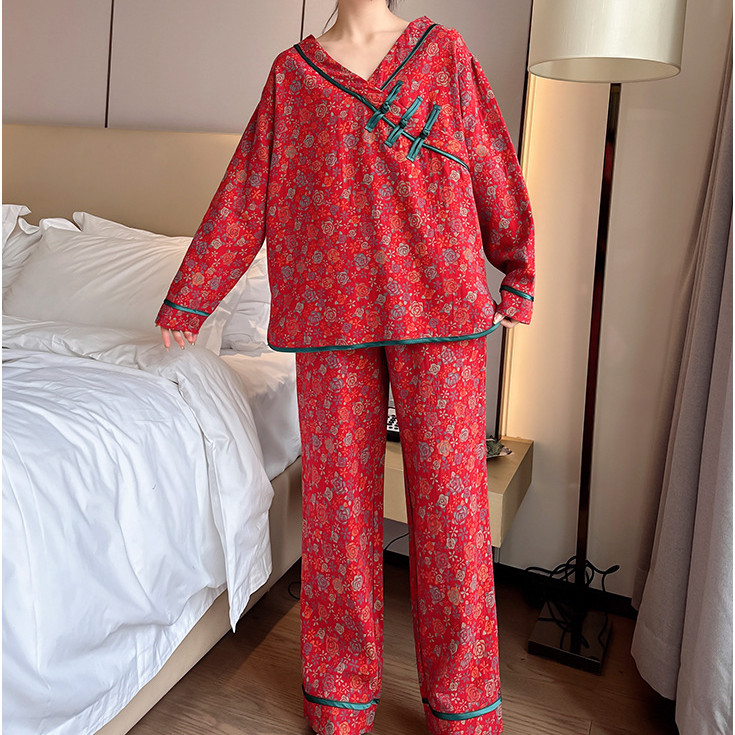 Pyjama-Set aus Baumwolle mit Froschknopf und Rose in Übergröße