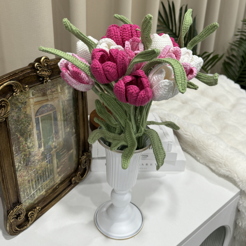 Gehäkeltes Tulpenstrauß-Vasen-Set im Bauernhausstil