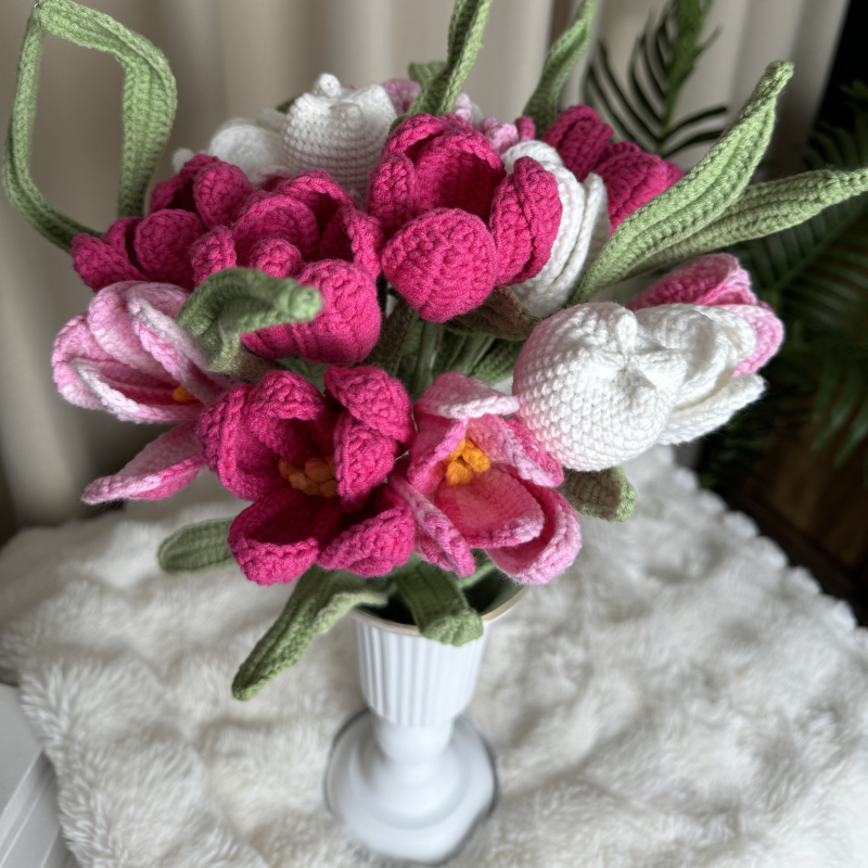 Gehäkeltes Tulpenstrauß-Vasen-Set im Bauernhausstil