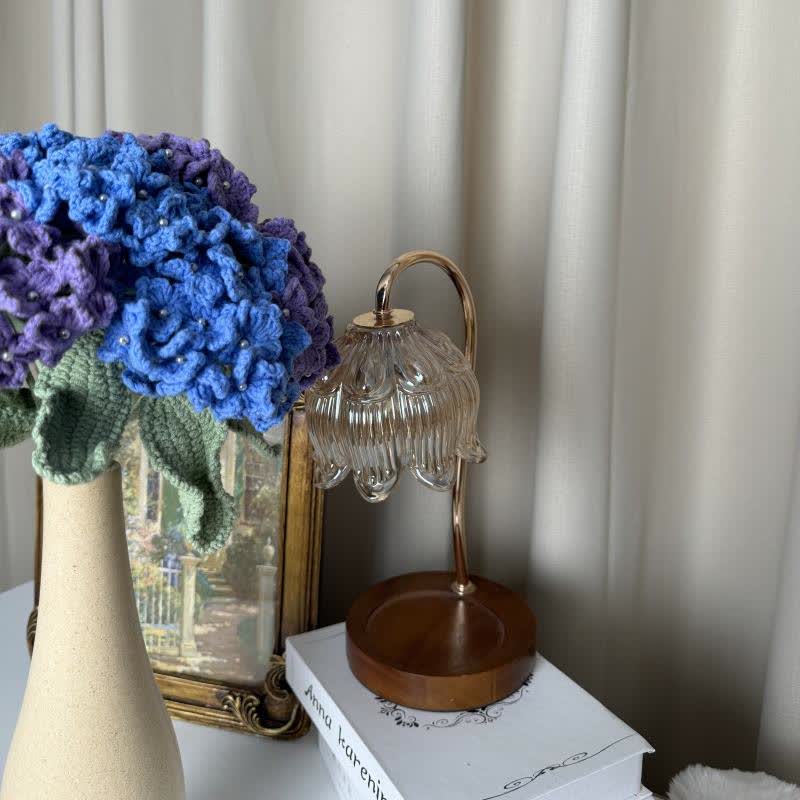 Einfache Holzvase für getrocknete Blumen