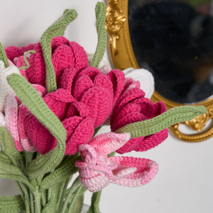 Gehäkeltes Tulpenstrauß-Vasen-Set im Bauernhausstil