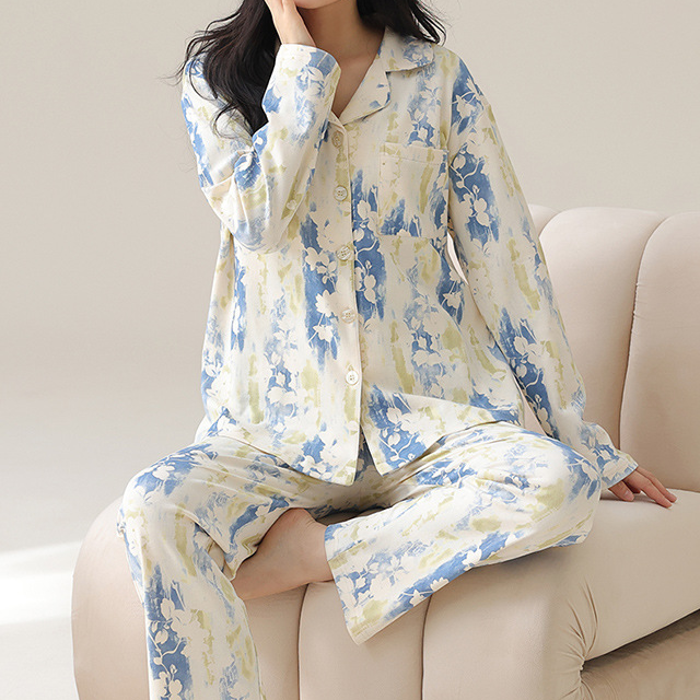 Erfrischendes Pyjama-Set aus reiner Baumwolle mit Blumenmuster