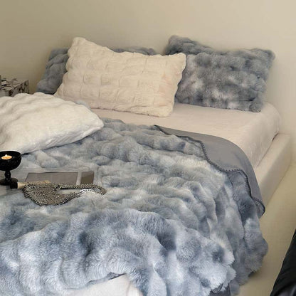 Luxuriöse, weiche Überwurfdecke mit Farbverlauf