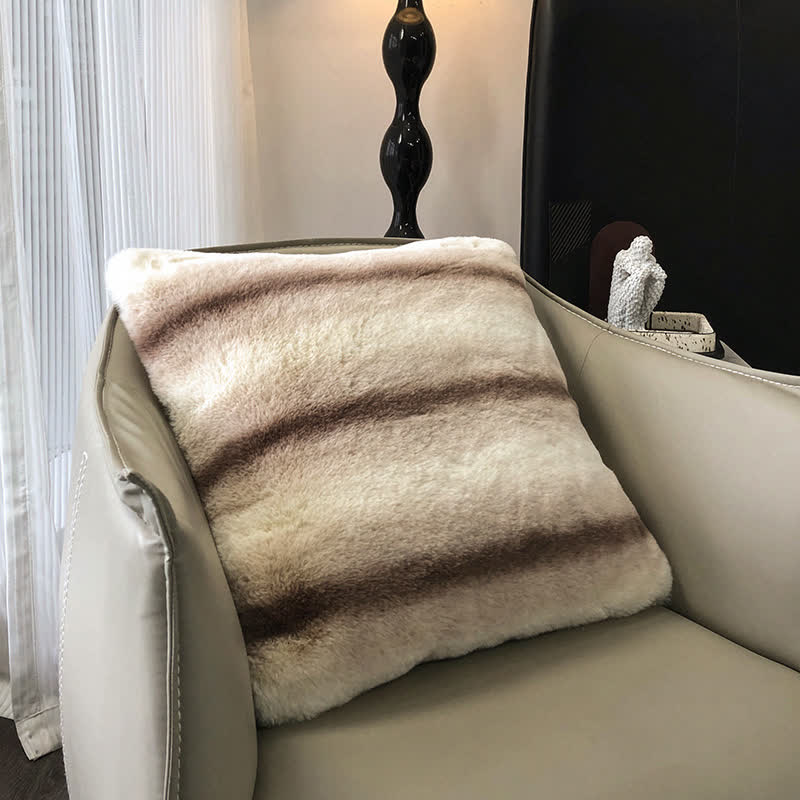 Luxuriöse Überwurfdecke mit Farbverlauf und Streifen
