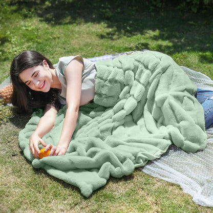 Einfarbige, gestreifte Plüschdecke