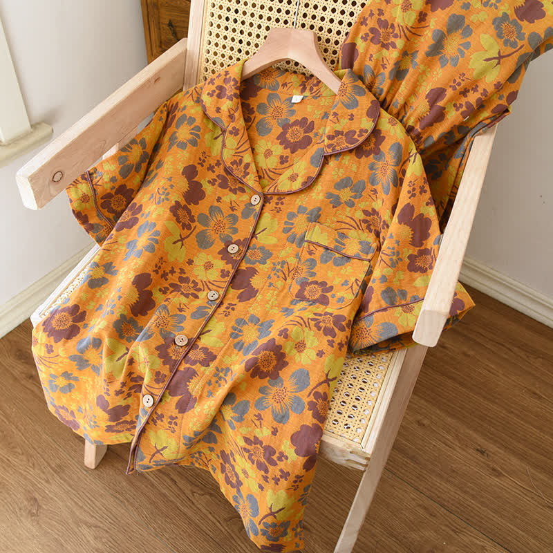 Pyjama-Set aus Baumwolle mit Blumenmuster und Reversausschnitt