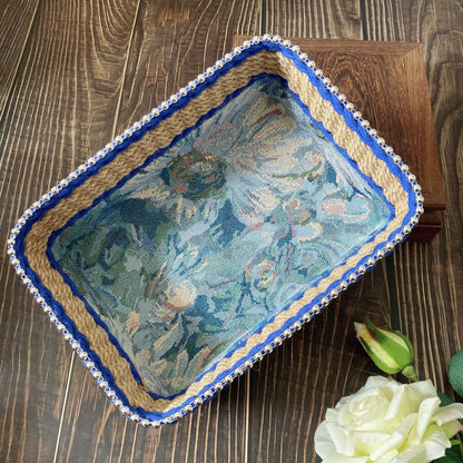 Handgewebter Vintage-Aufbewahrungskorb mit Blumenmuster