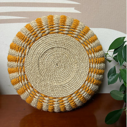 Handgemachter Aufbewahrungskorb aus Hanfseil mit Sonnenblume
