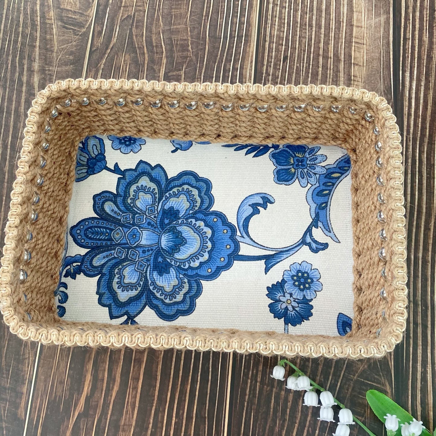 Handgemachter Tisch-Aufbewahrungskorb im Vintage-Stil mit Blumenmuster