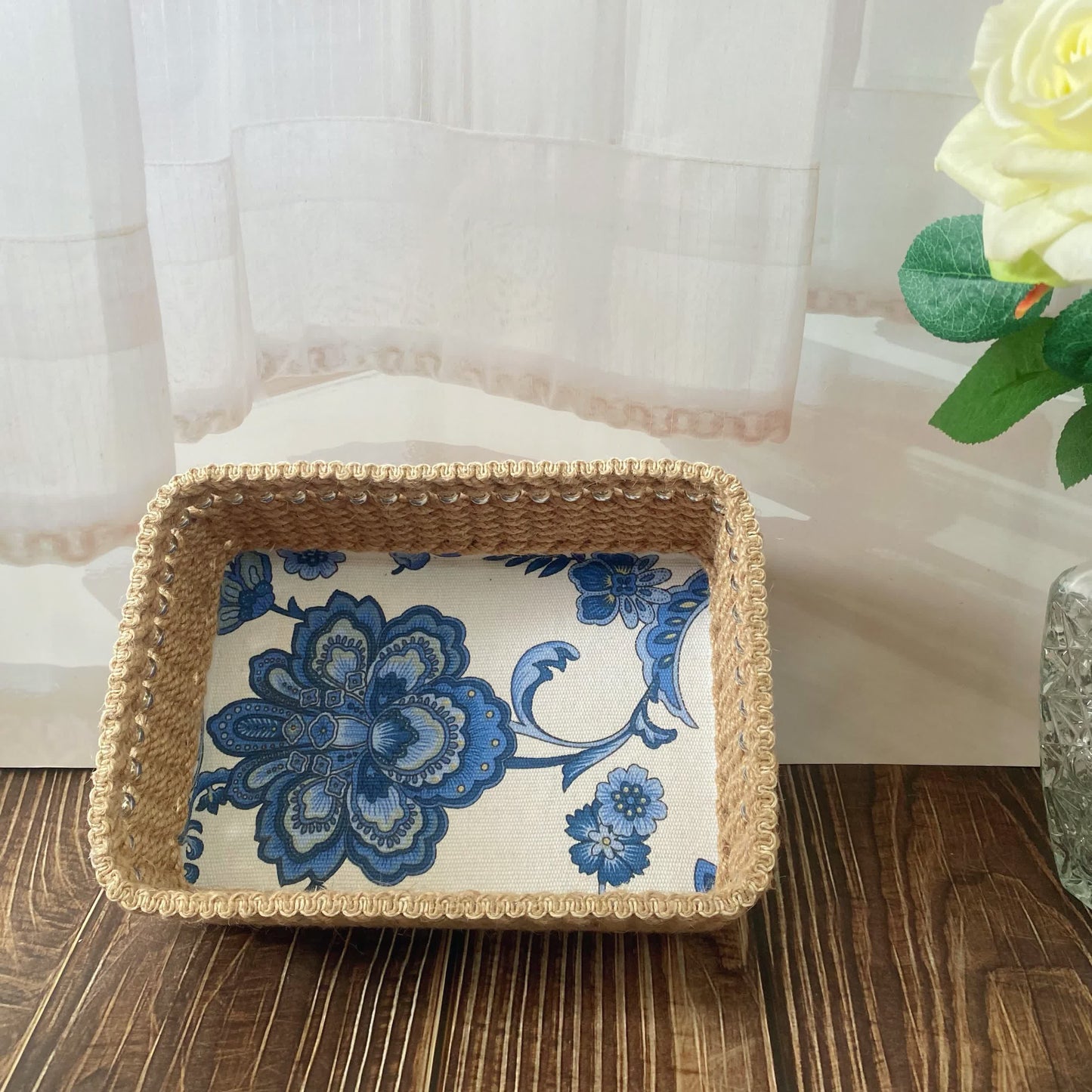 Handgemachter Tisch-Aufbewahrungskorb im Vintage-Stil mit Blumenmuster