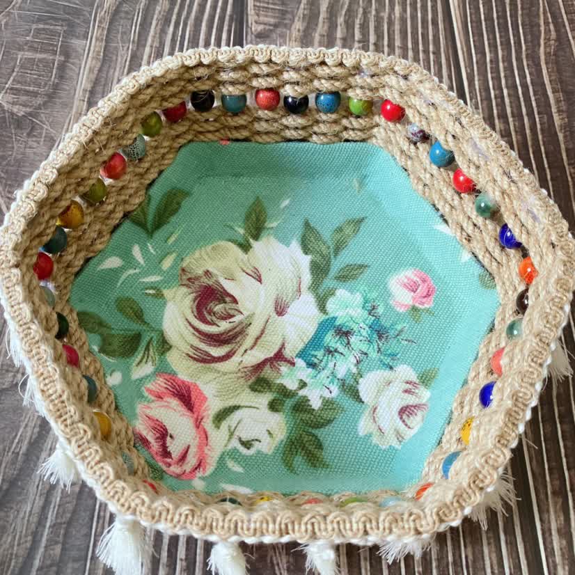 Sechseckiger Aufbewahrungskorb aus Hanfseil mit Blumenmuster