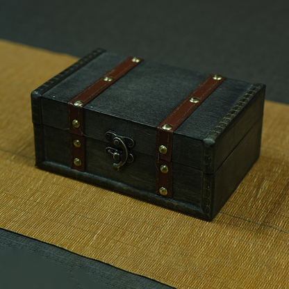 Funktionale Aufbewahrungsbox aus Holz im Retro-Stil