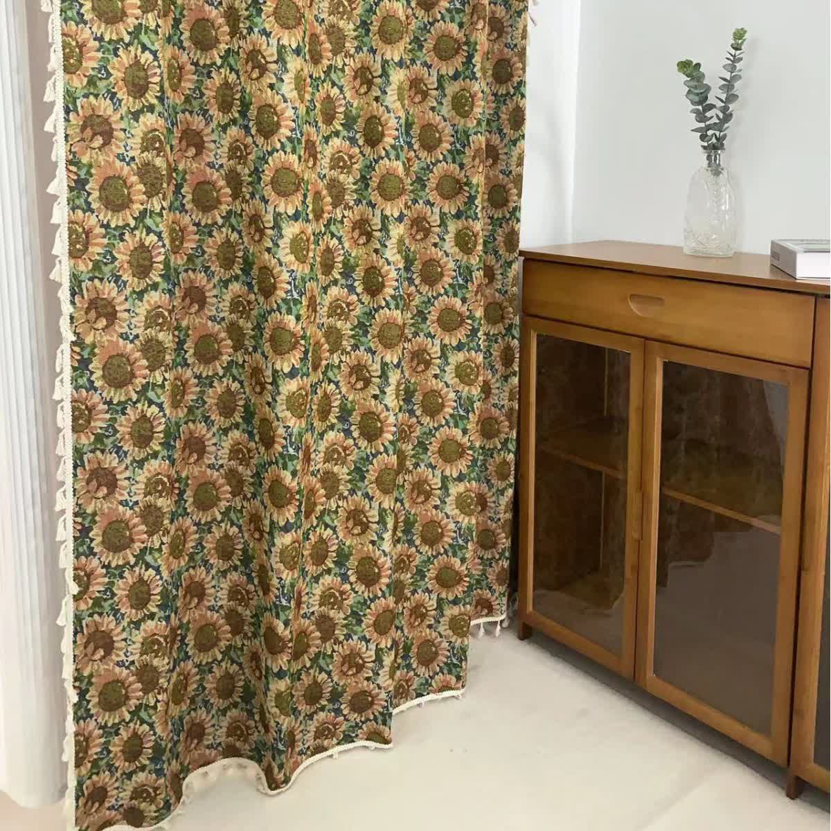 Verdunkelungsvorhang mit Sonnenblumenmotiv im Landhausstil