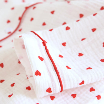 Einfaches Loungewear-Set aus Baumwollgaze mit Herzrevers