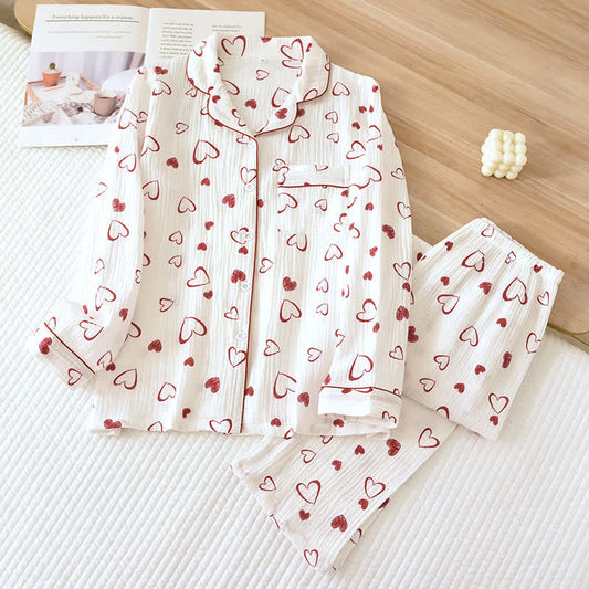Atmungsaktives Pyjama-Set aus Baumwollgaze mit Herz-Revers