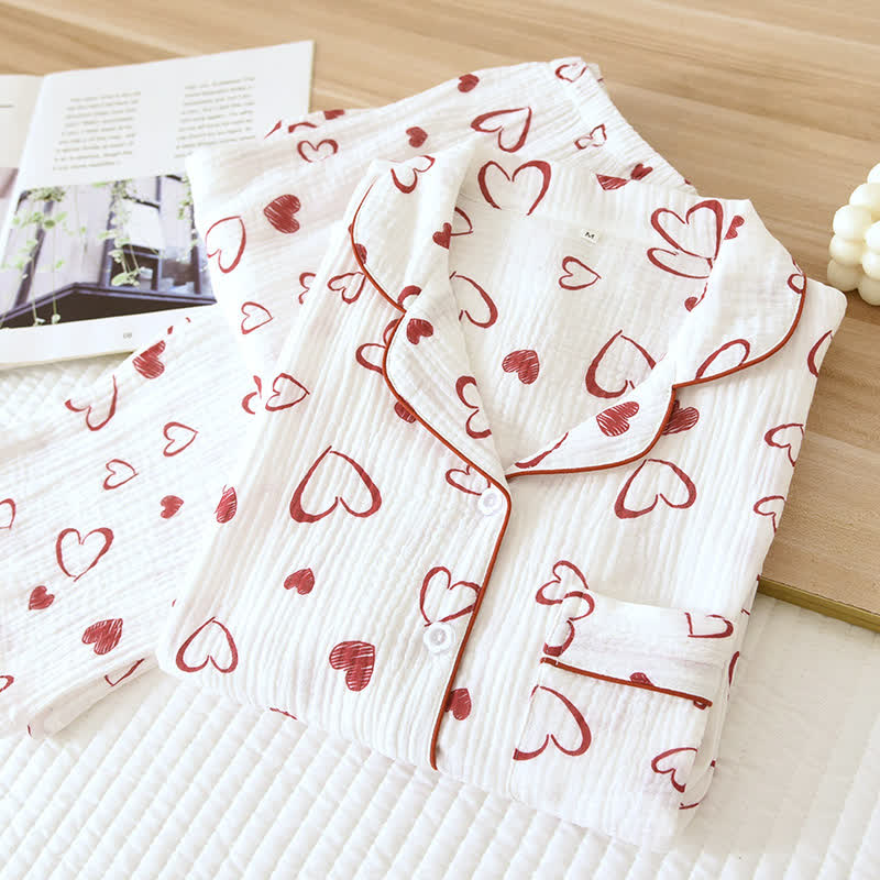Atmungsaktives Pyjama-Set aus Baumwollgaze mit Herz-Revers
